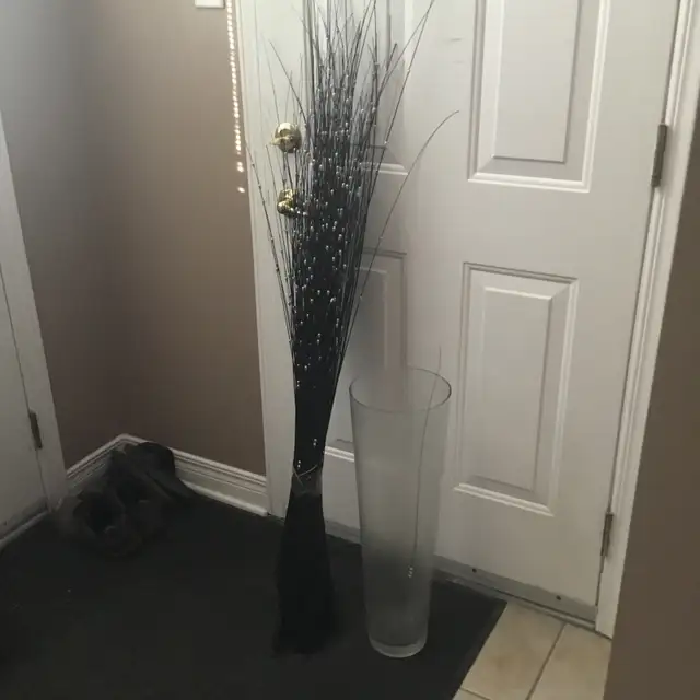 Decorative Glass Flower VaseCA$45 - Photo 2