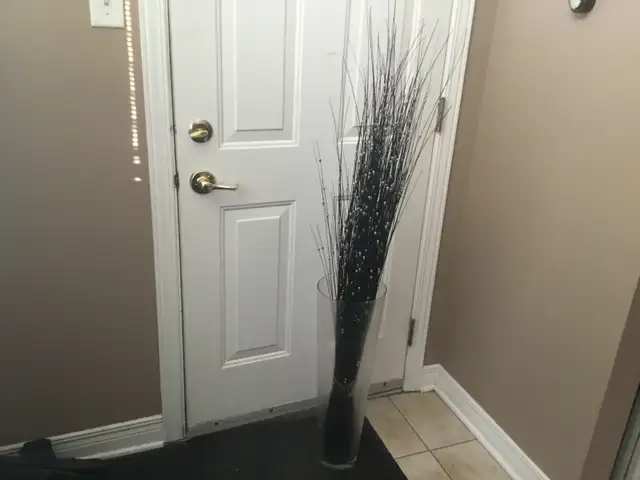 Decorative Glass Flower VaseCA$45 - Photo 3