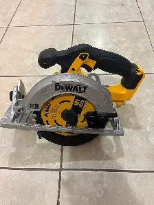 DEWALT 20V MAX FLEXVOLT ADVANTAGE Cordless Circular Saw
