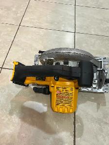 DEWALT 20V MAX FLEXVOLT ADVANTAGE Cordless Circular Saw - Photo 2