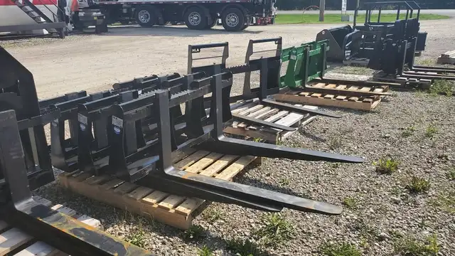 Industrial Skid Steer Pallet Fork – Strong & Easy to Use - Photo 3