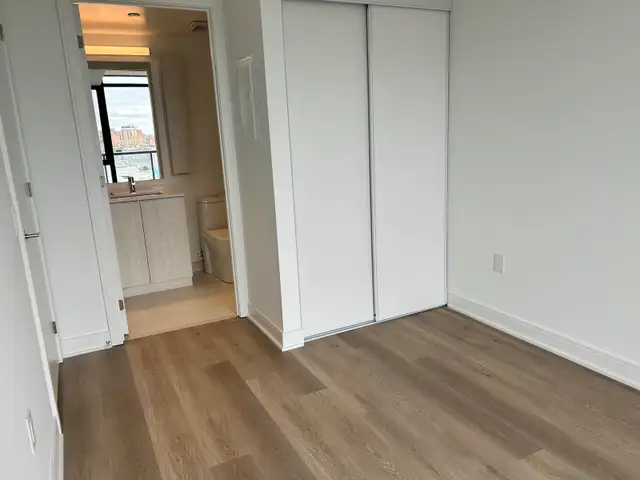 2 BEDROOM plus Den, 2 BATHROOMS - Photo 3