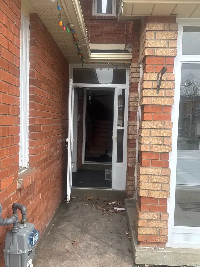 House available for rent - 4 Rooms and 4 Washrooms