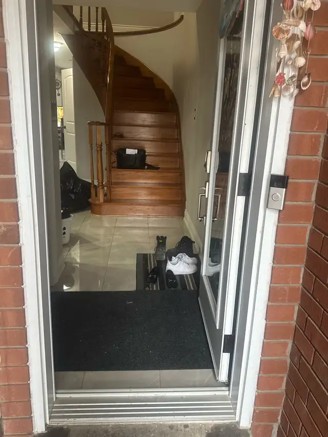 House available for rent - 4 Rooms and 4 Washrooms - Photo 2