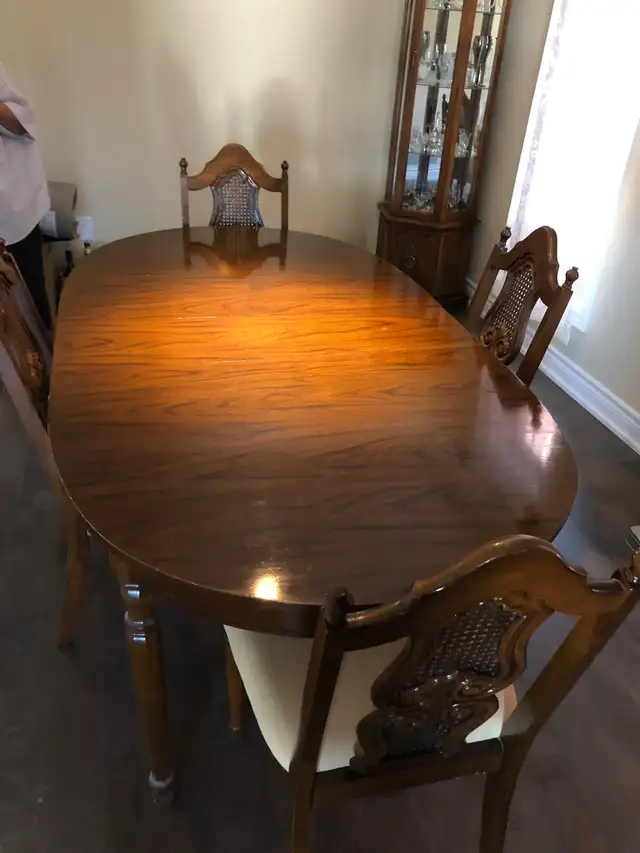 DINING SET WITH CABINET