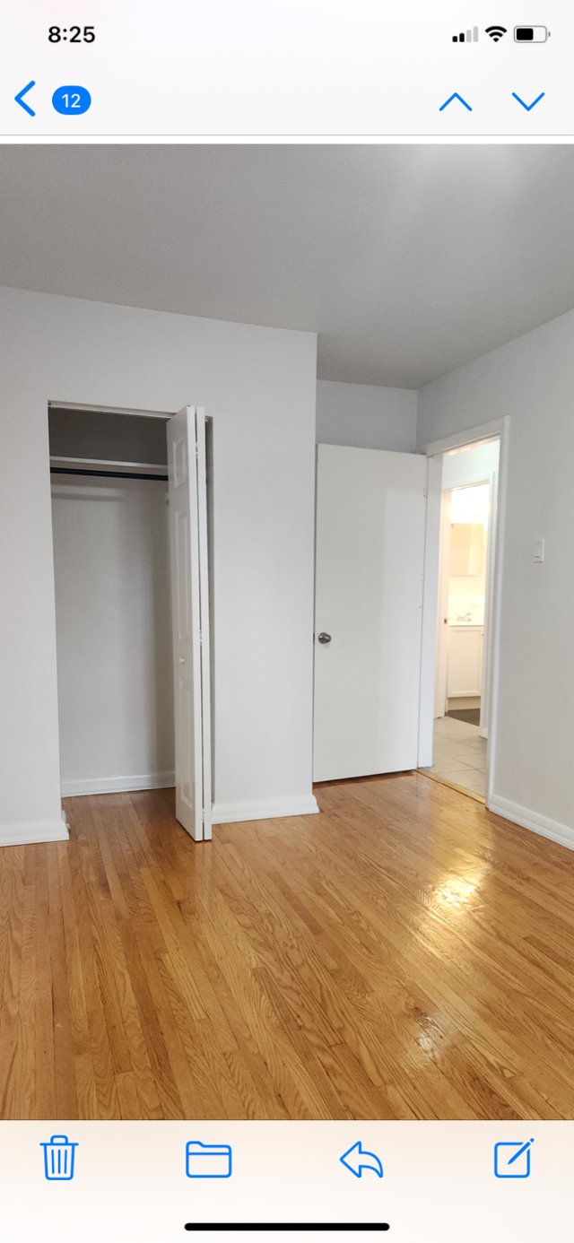 $2300 - 2 Bedroom Bright, Newly renovated.  Great neighbourhood - Photo 5