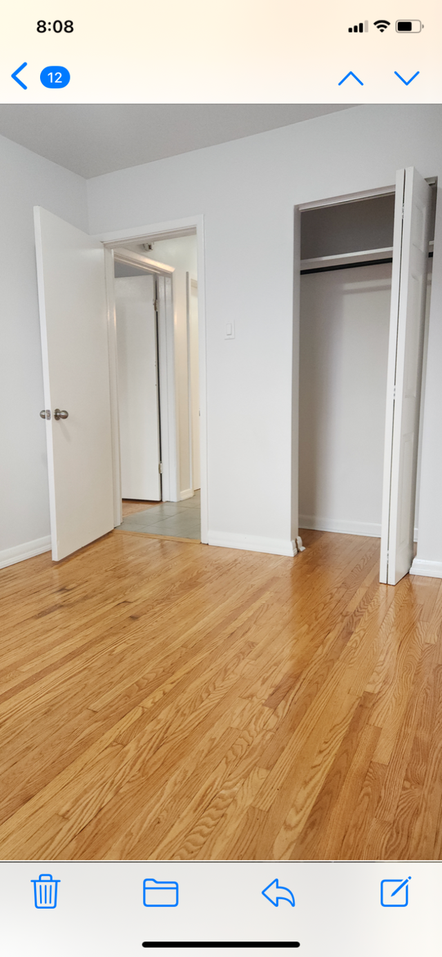 $2300 - 2 Bedroom Bright, Newly renovated.  Great neighbourhood - Photo 6