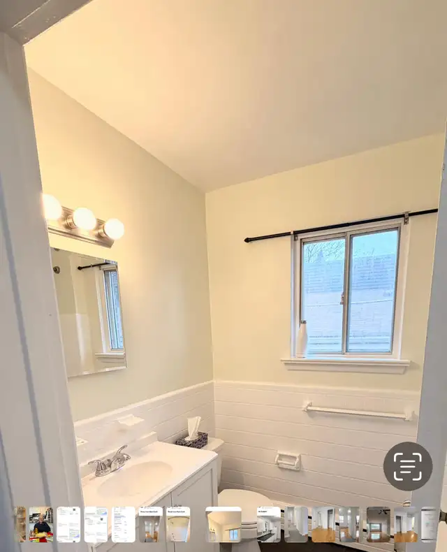 $2300 - 2 Bedroom Bright, Newly renovated.  Great neighbourhood - Photo 7