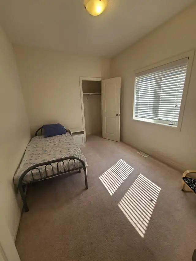 $550 - Room for rent (L7A 5A7) - - Photo 5