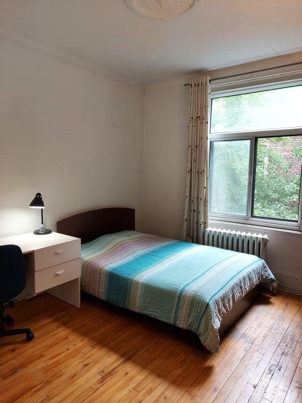 Fully furnished, girl roommates, All incl, metro Vendome, May 1