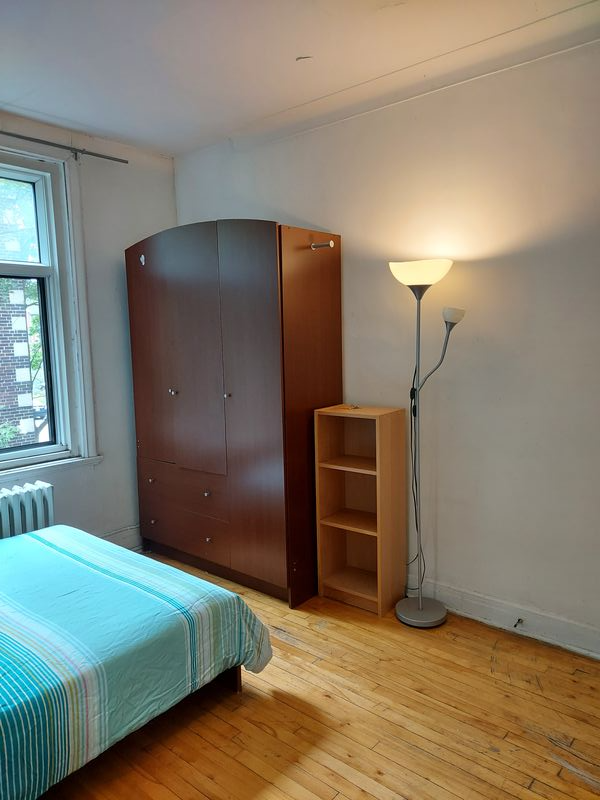 Fully furnished, girl roommates, All incl, metro Vendome, May 1 - Photo 3