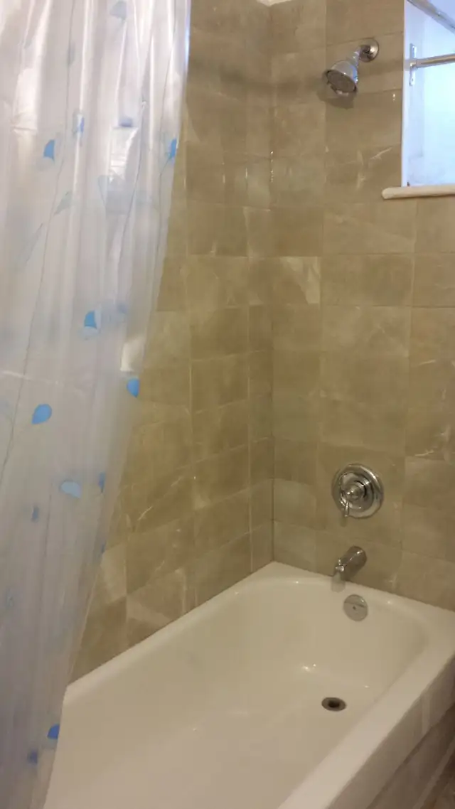 Fully furnished, girl roommates, All incl, metro Vendome, May 1 - Photo 6