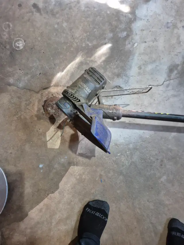 Weed eater 40 volt extra spools already filled plus more