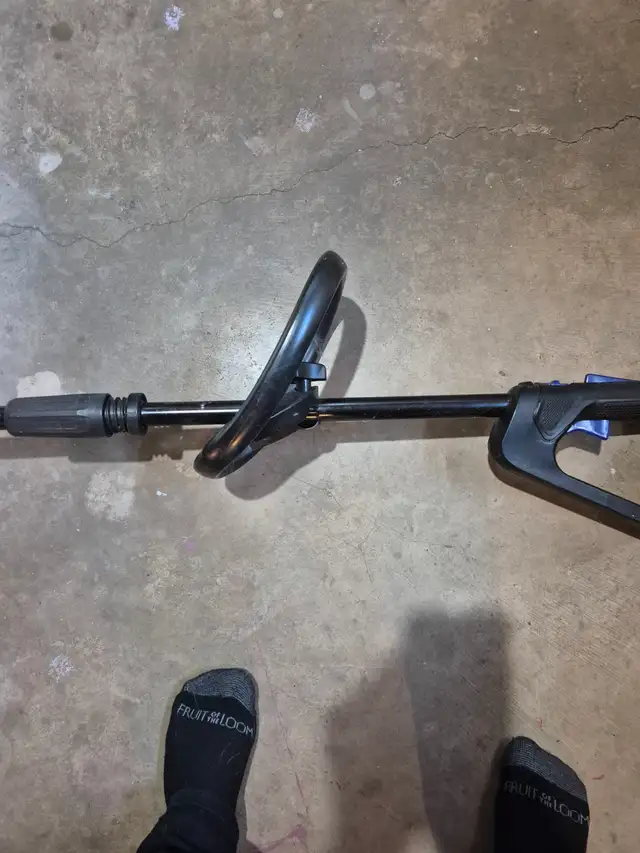 Weed eater 40 volt extra spools already filled plus more - Photo 2