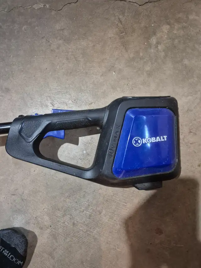 Weed eater 40 volt extra spools already filled plus more - Photo 3