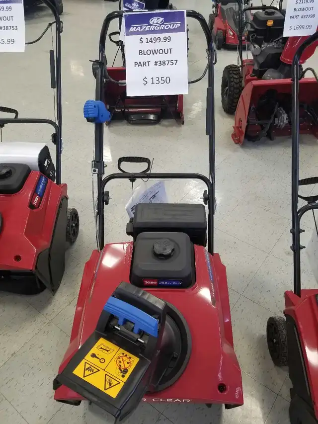 Toro Snowblower BLOWOUT - Photo 3