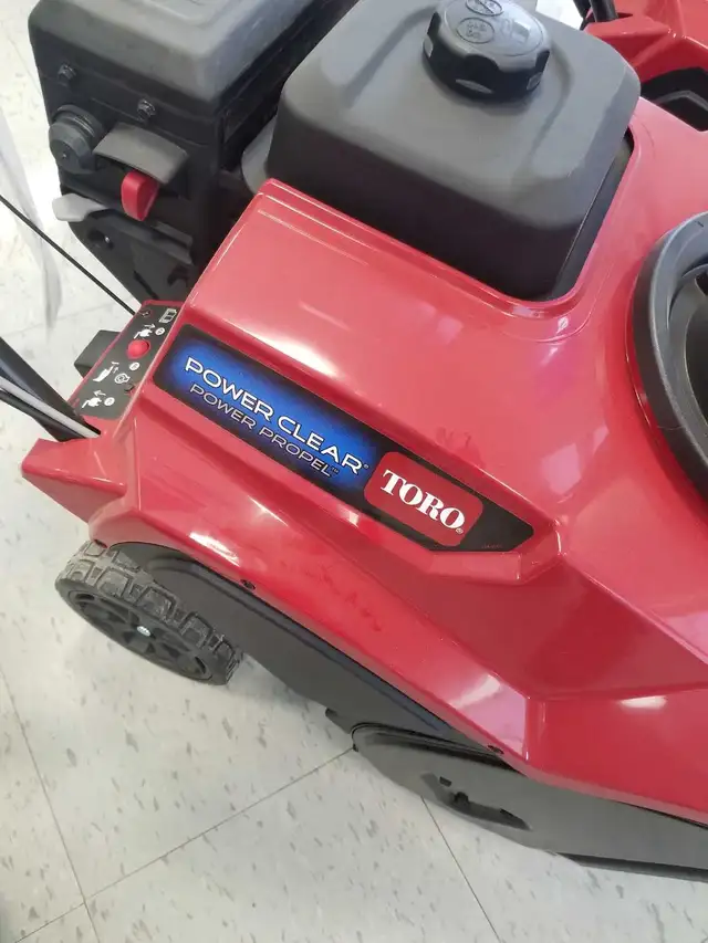 Toro Snowblower BLOWOUT - Photo 4
