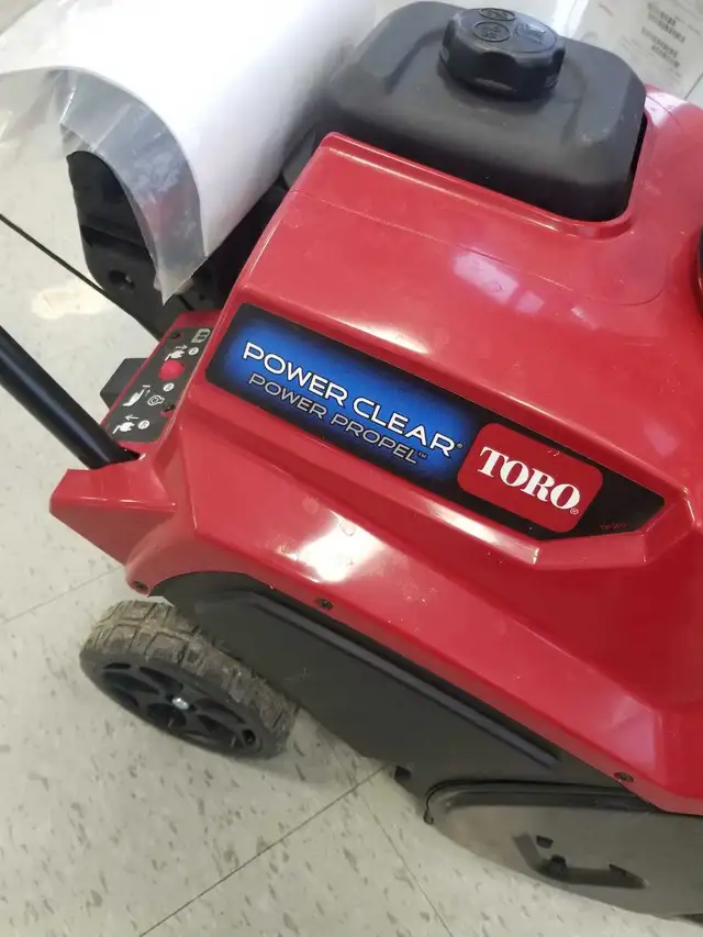 Toro Snowblower BLOWOUT - Photo 6