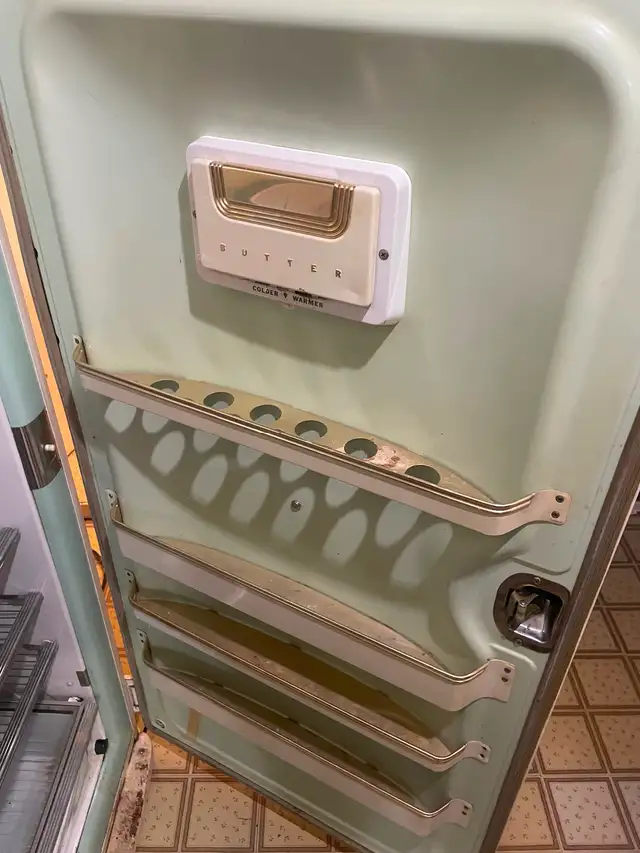 1952 International Harvester Fridge - Photo 3