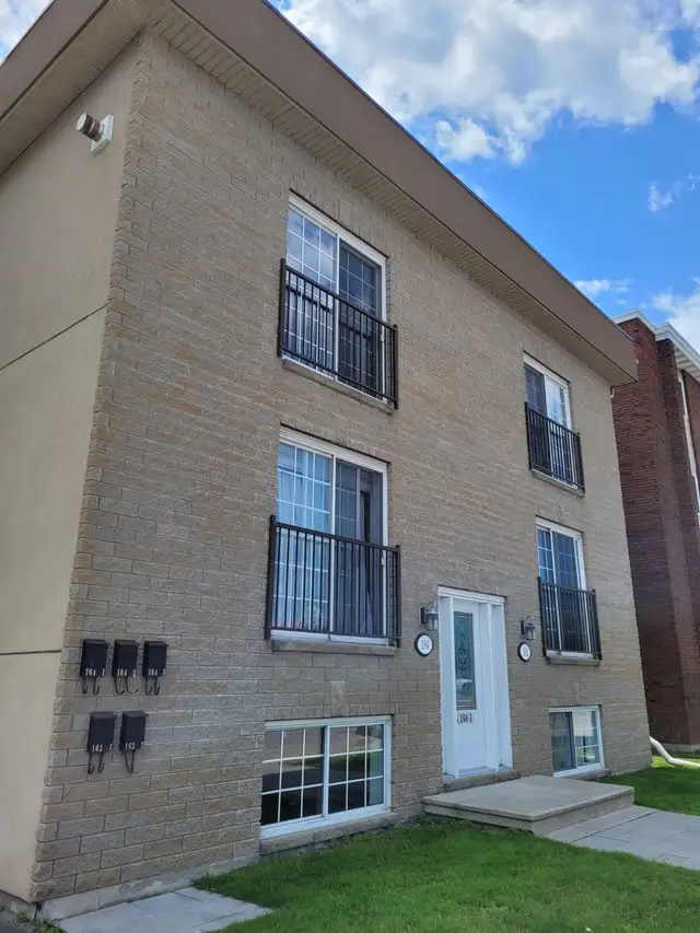 AUBAIN - 995$ - 4 1/2 - RDC - IMMEUBLE BIEN ENTRETENU