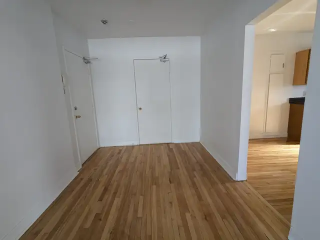 Beau très grand 3 ½  CDN, rue Kindersley, 1er juillet - Photo 2