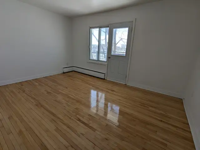 Beau très grand 3 ½  CDN, rue Kindersley, 1er juillet - Photo 5