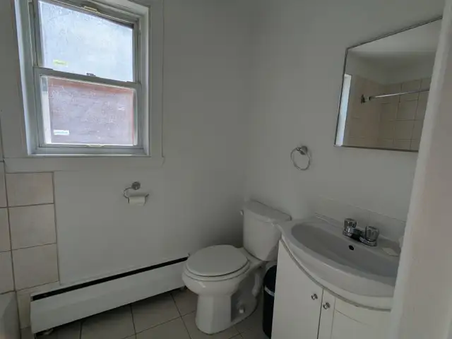 Beau très grand 3 ½  CDN, rue Kindersley, 1er juillet - Photo 8