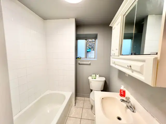 2 BED   1 BATH UNIT IN THOROLD - Photo 5