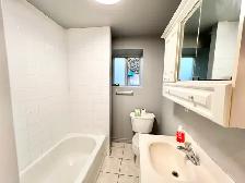 2 BED   1 BATH UNIT IN THOROLD - Photo 5