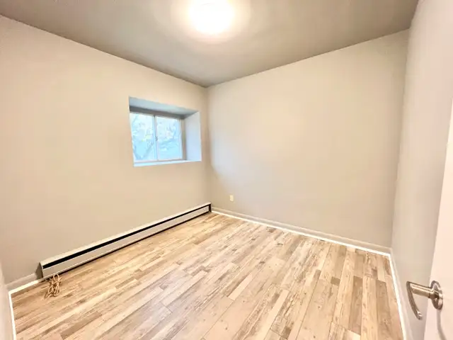 2 BED   1 BATH UNIT IN THOROLD - Photo 9