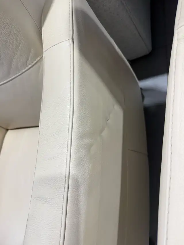 Natuzzi leather pushback recliners set of 2 - Photo 3