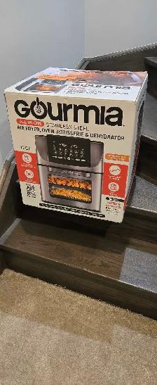 GOURMIA AIR FRYER. BRAND NEW. NEVER USE. 14 QT.