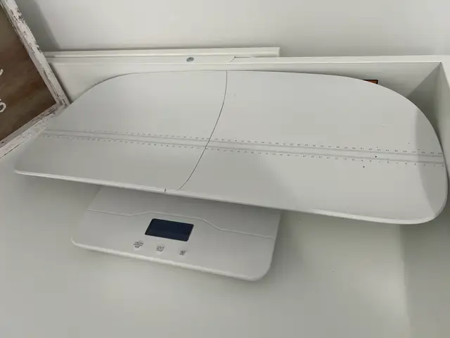 Baby change table and dresser - Photo 5