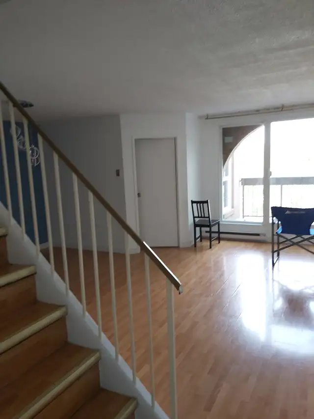 Room 3rd floor-$399 (including everything) - Photo 5