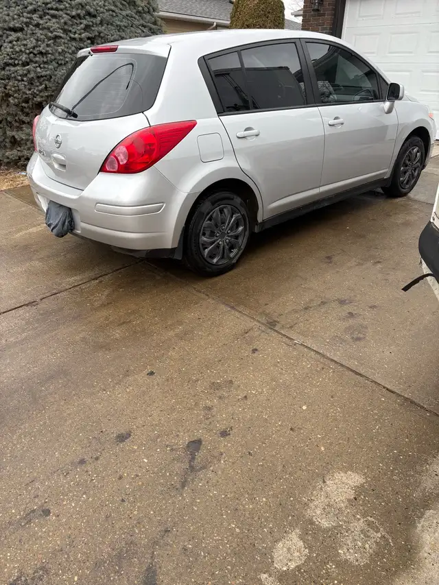 2009 nissian versa - Photo 2