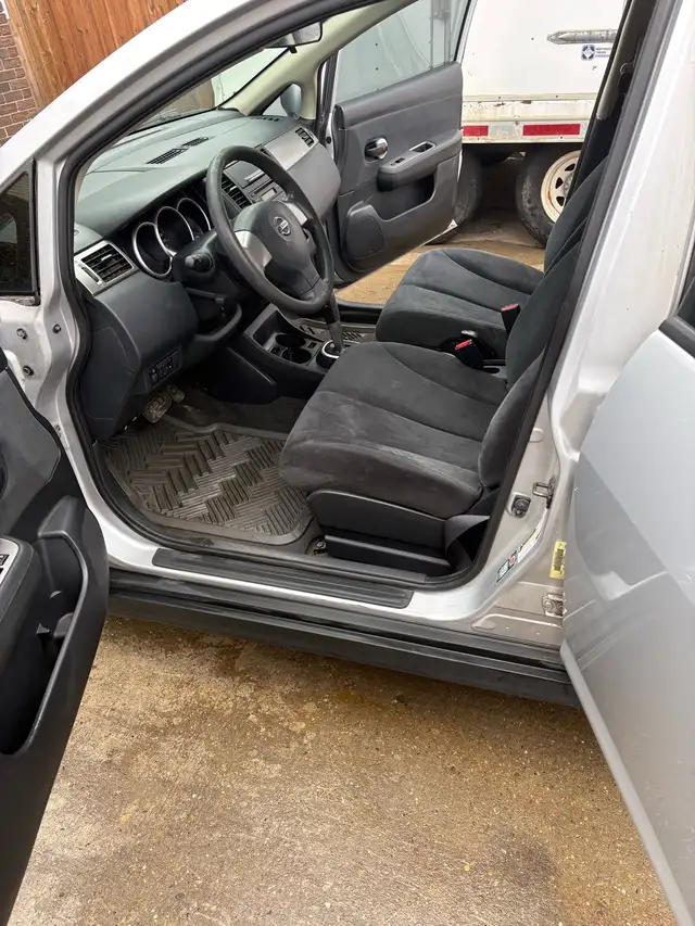 2009 nissian versa - Photo 5