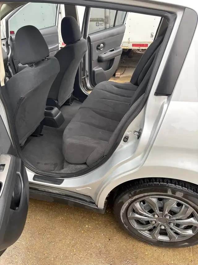 2009 nissian versa - Photo 6