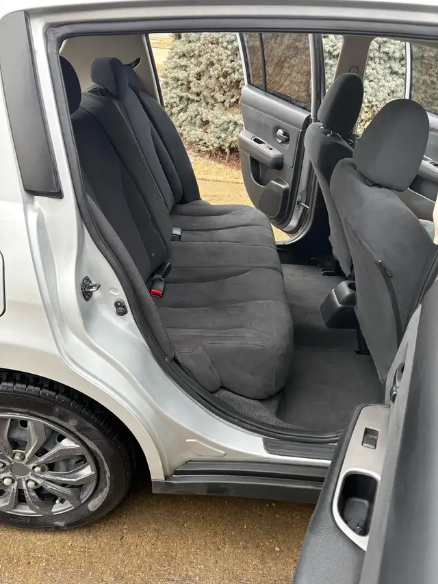 2009 nissian versa - Photo 8