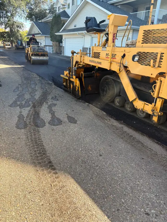 Experienced Paving Staff & Class 3 Tandem Driver - Photo 2