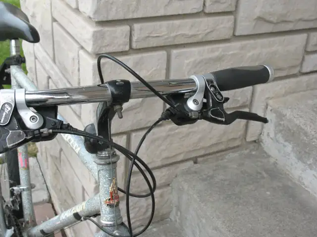 Raleigh Mens Mountain Bicycle - Photo 9