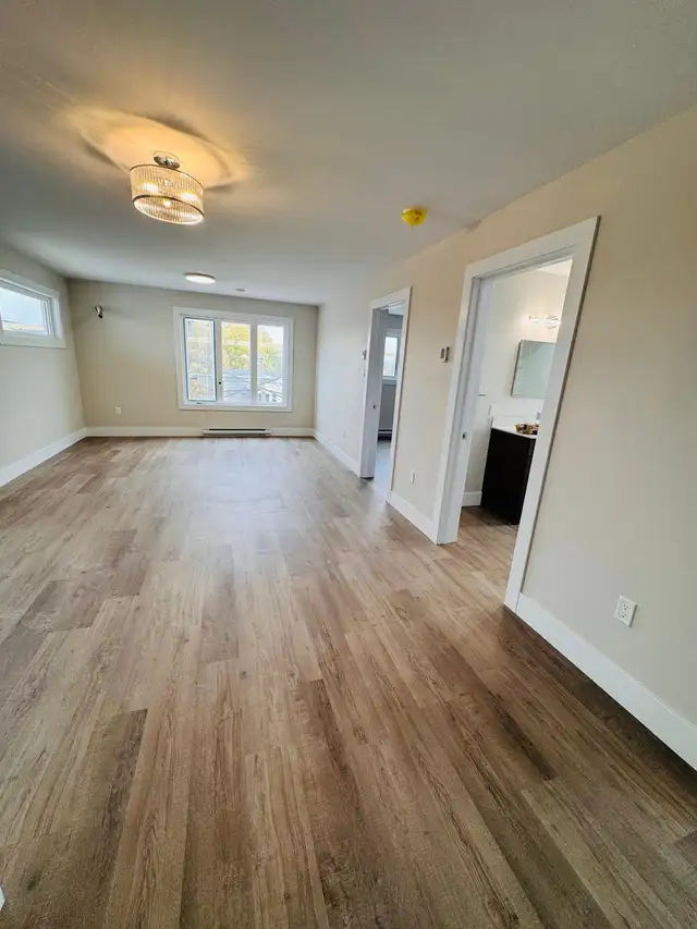 Brand new 2-bedroom apartment with water-view & private balcony - Photo 3