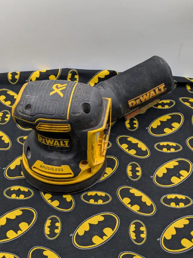 Dewalt DCW210 Palm Sander (#18986)