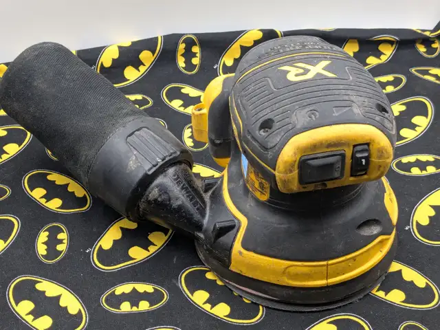 Dewalt DCW210 Palm Sander (#18986) - Photo 2