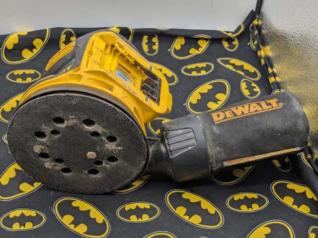 Dewalt DCW210 Palm Sander (#18986) - Photo 3