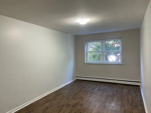 April 15th - Smoke Free - One Bdrm – Top Floor – Secure Building - Photo 3