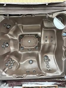 2017 Beachcomber Hot Tub in Good Condition