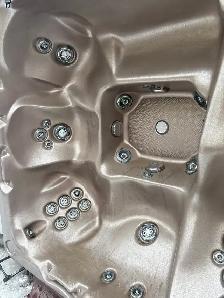 2017 Beachcomber Hot Tub in Good Condition - Photo 2
