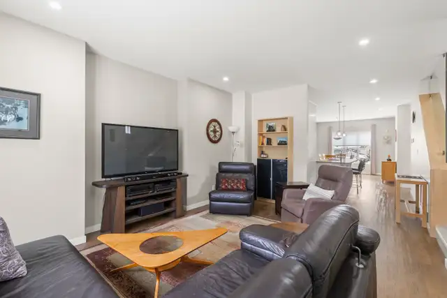 Custom-Built Owner-Occupied Duplex in St. Boniface! Seperate Utl - Photo 2