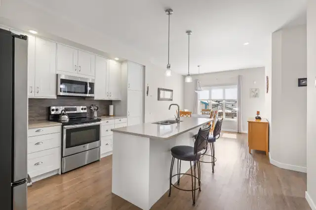 Custom-Built Owner-Occupied Duplex in St. Boniface! Seperate Utl - Photo 4