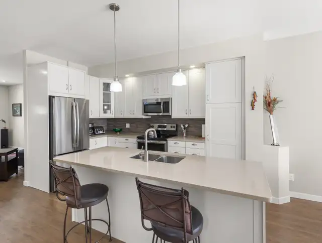 Custom-Built Owner-Occupied Duplex in St. Boniface! Seperate Utl - Photo 5